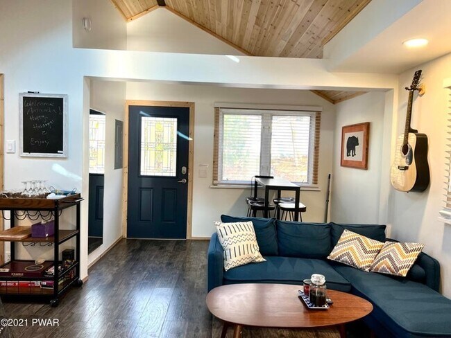 Building Photo - Completely renovated home on over 2 acres ...