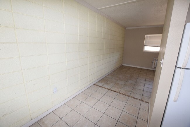 Building Photo - 1031 Royal Palm Ave