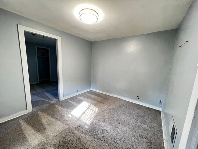 Building Photo - 309 S 33rd St