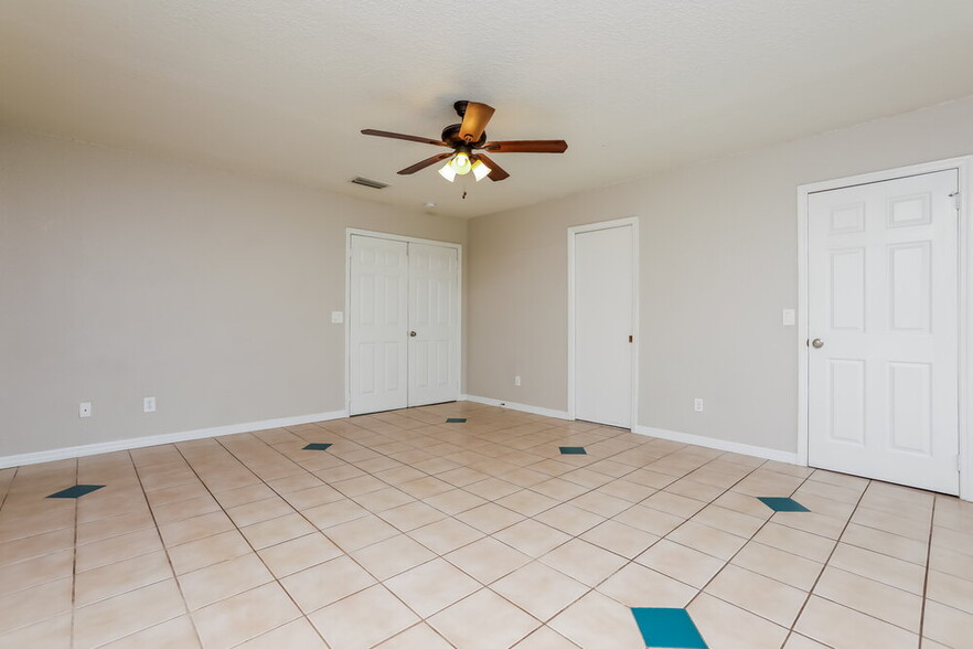 Building Photo - 8612 Villa Nova St