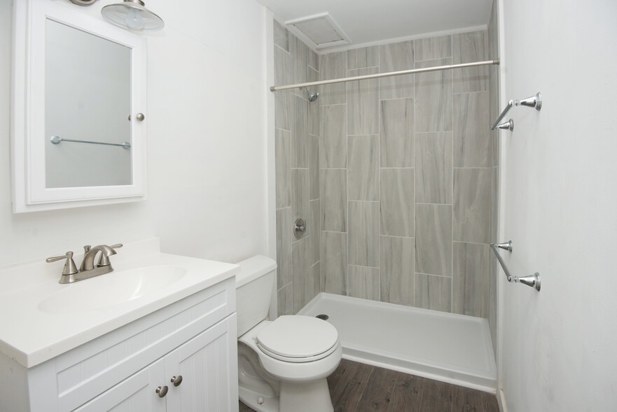 Bathroom - 22 Fennell St