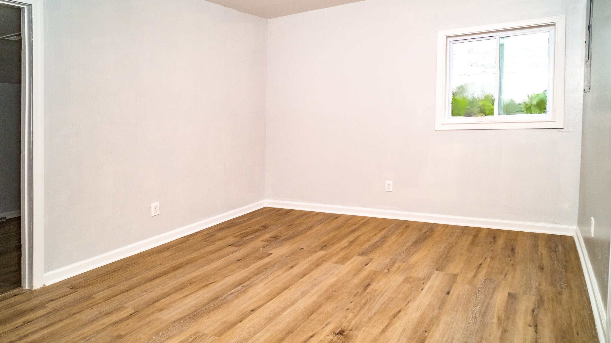 Building Photo - 3825 Crane Dr NE