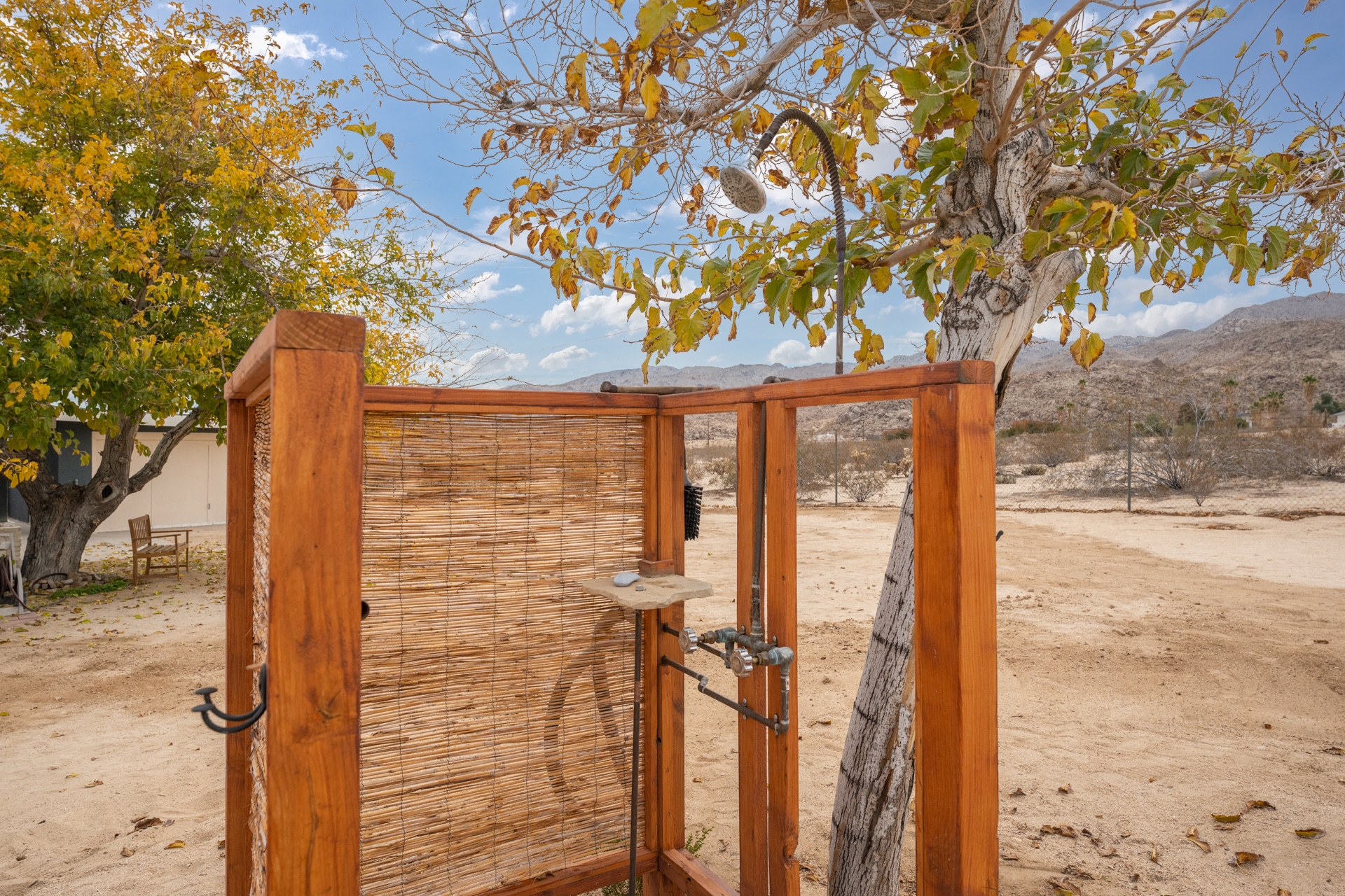 Building Photo - 6692 Valley View Dr