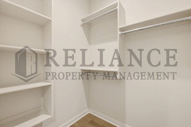 Building Photo - 204 Gowen St