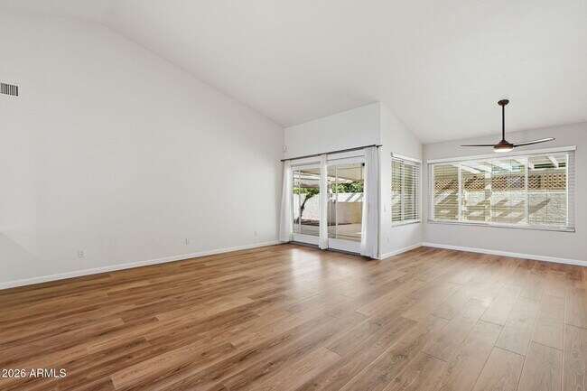 Building Photo - 1365 N Diane Cir