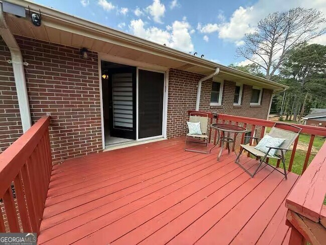 Building Photo - 115 Pine Tree Dr
