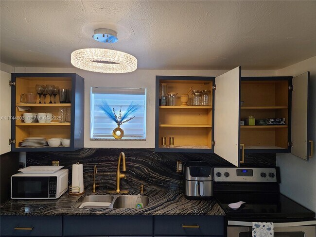 Building Photo - 2242 Liberty St