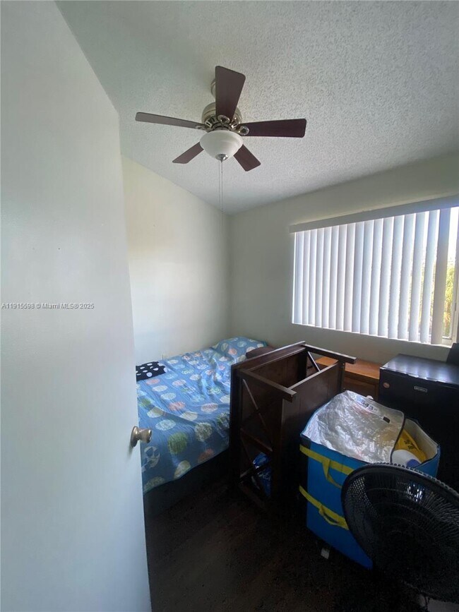 Building Photo - 6245 SW Kendale Lakes Cir