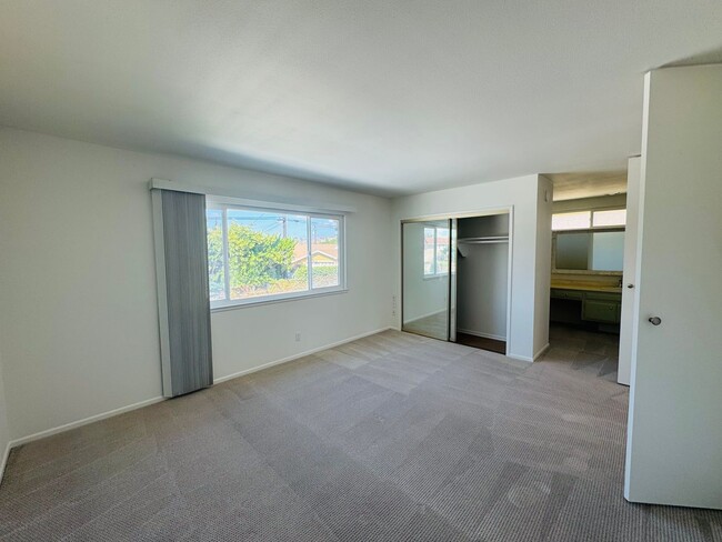 Building Photo - Ideal Multigenerational Home with Separate Downstairs Bedroom and Bath