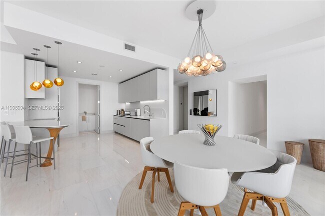 Building Photo - 16901 Collins Ave