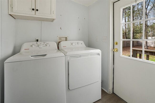 Building Photo - 16461 Hill Country Dr