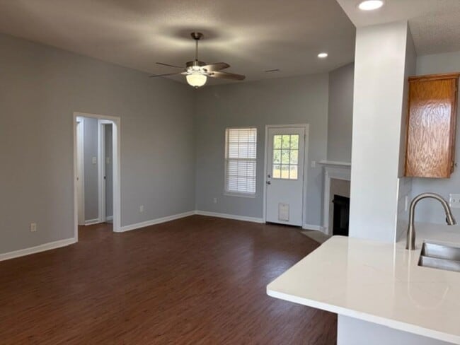 Building Photo - 1139 Breezy Valley Dr