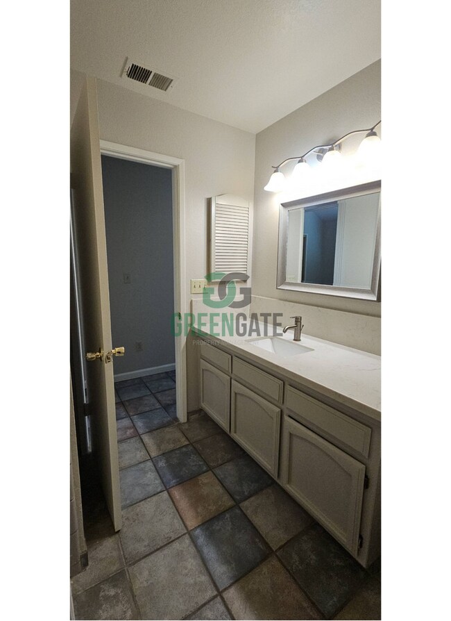 Building Photo - Now Available! Spacious 3 Bedroom, 2 Bathroom Home.