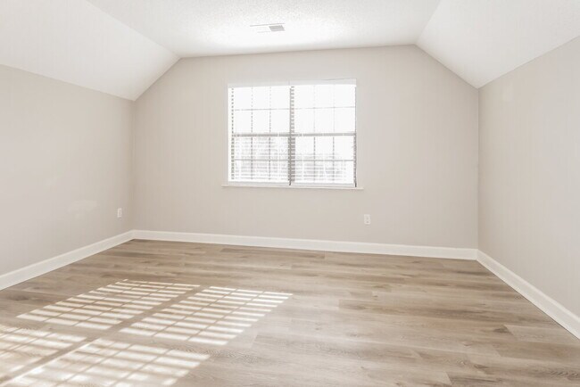 Building Photo - 7333 Eastover Blvd