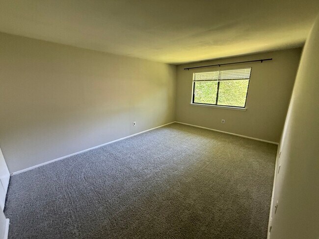 Building Photo - 326B Saybrook Lane