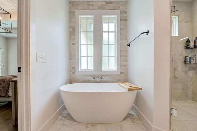 Building Photo - 4001 Stone Hl Ln