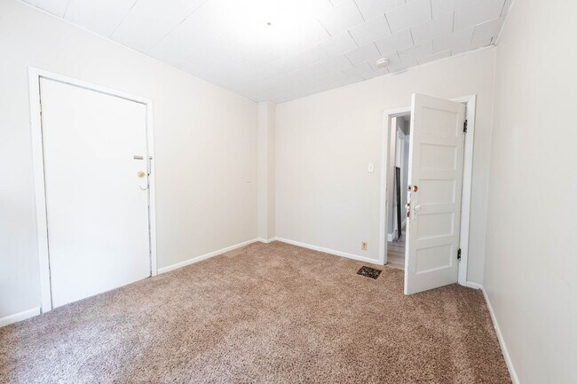 Building Photo - 408 W Illinois St