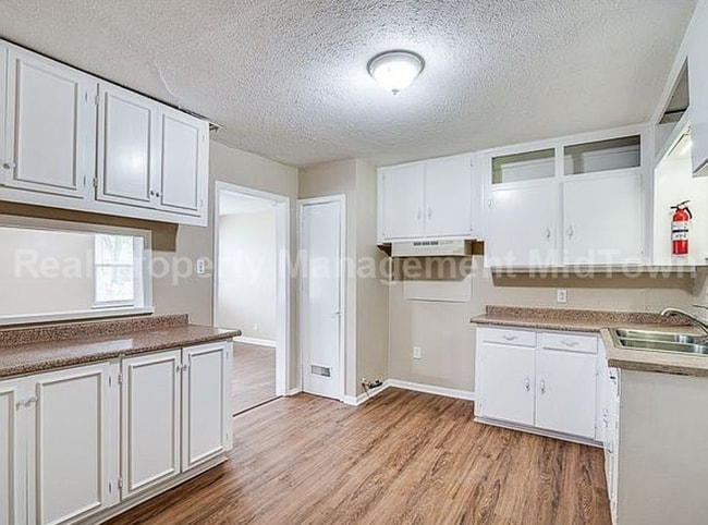 Building Photo - Charming 3-Bedroom Home with Spacious Yard in Garland