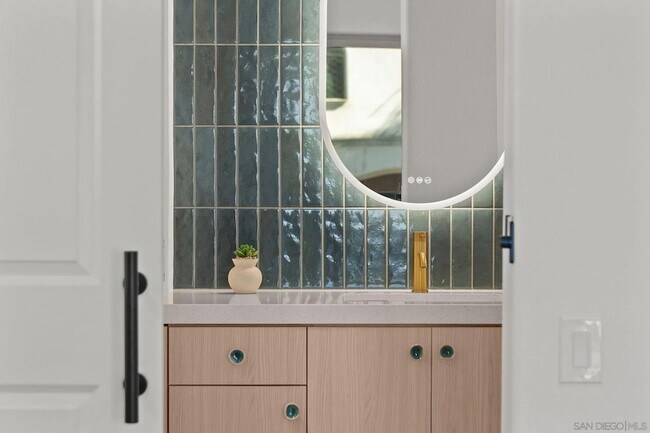 Building Photo - 2483 Oxford Ave