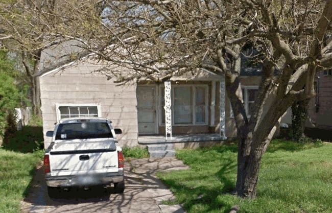 3 Bedroom, 1 Bath. Great location. - 515 S Stanley St