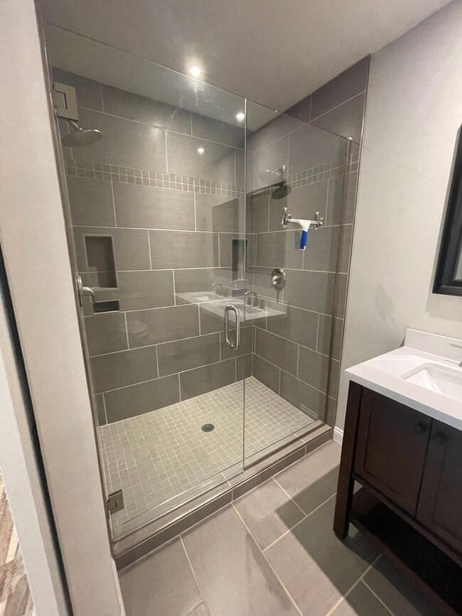 Building Photo - Available May!