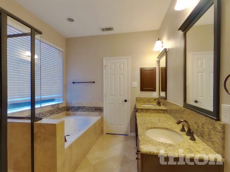 Building Photo - 2205 Starleaf Pl