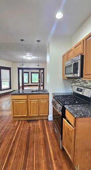 Building Photo - 254 Goffe Terrace