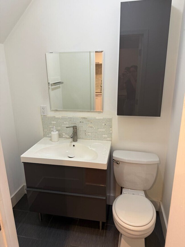 Building Photo - Spacious 3-Bedroom 1.5-Bathroom Home in Po...