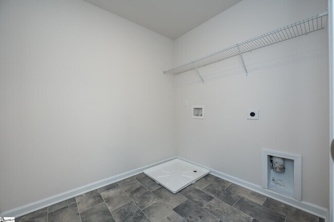 Building Photo - 114 Green Oak Dr
