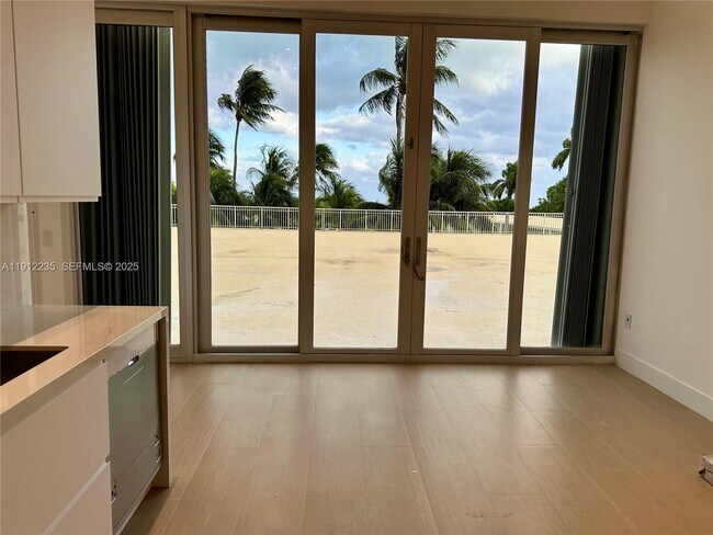 Building Photo - 881 Ocean Dr