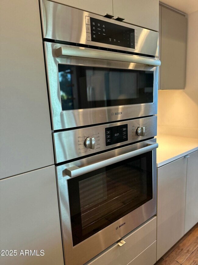 Building Photo - 200 W Portland St