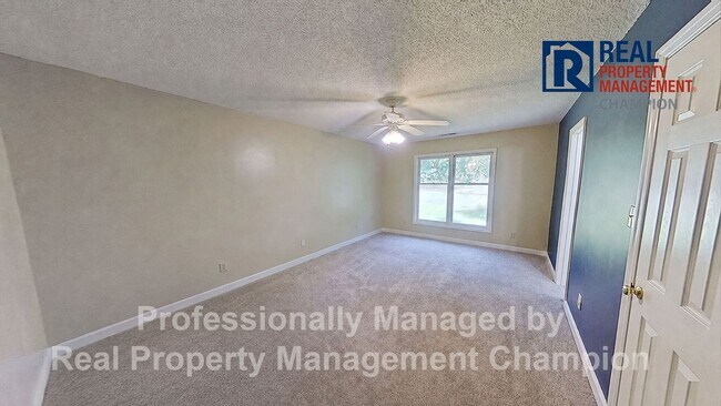 Building Photo - 315 Peppertree Ct