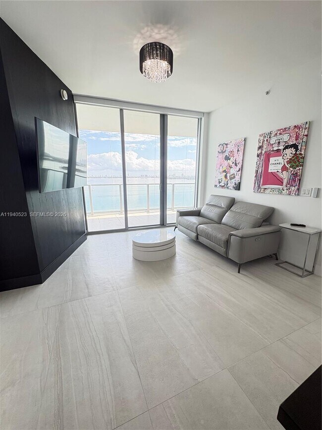 Building Photo - 2900 NE 7th Ave