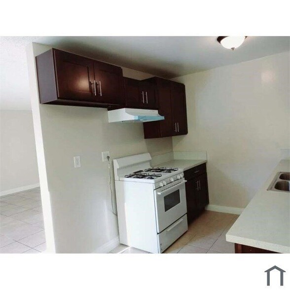 Building Photo - 811 Orchid Ct