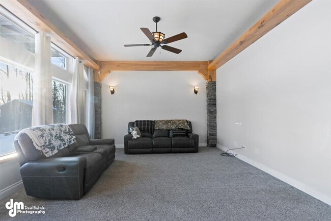 Building Photo - Gorgeous Palmer Home!