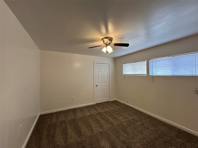 Building Photo - 5415 Scott St