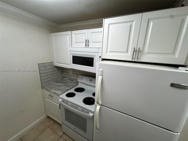 Building Photo - 8650 SW 109th Ave