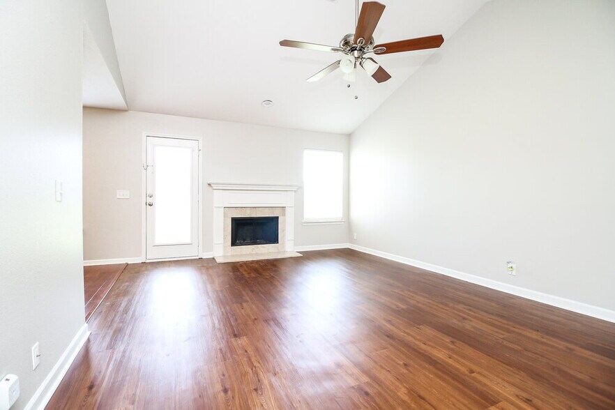 Building Photo - 7045 S Hampton Blvd