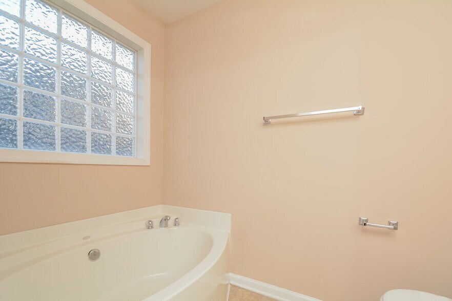 Building Photo - 4910 Little Bud Ln