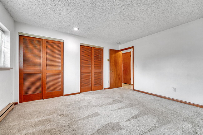 Building Photo - $1,245.95, 1 bed, 1 bath, garden level Condo with Washer/Dryer