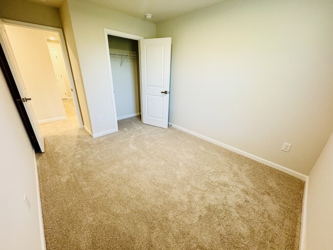 Building Photo - 405 Myrtle Mdws Dr