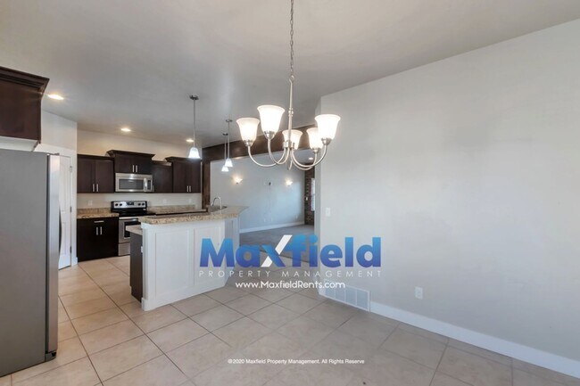 Building Photo - 3 BD + Office 2 BA 2 GA Luxury Townhouse  ...