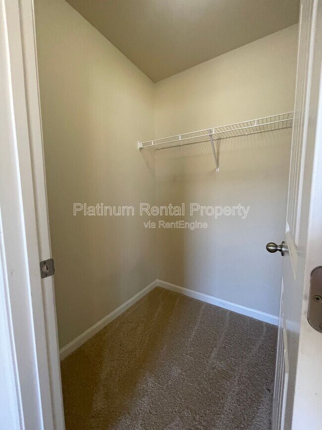 Building Photo - 4425 Huron Dr