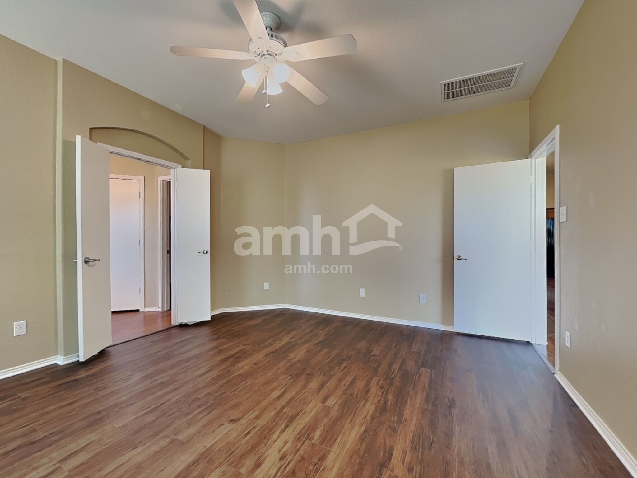 Building Photo - 9904 Henna Ln