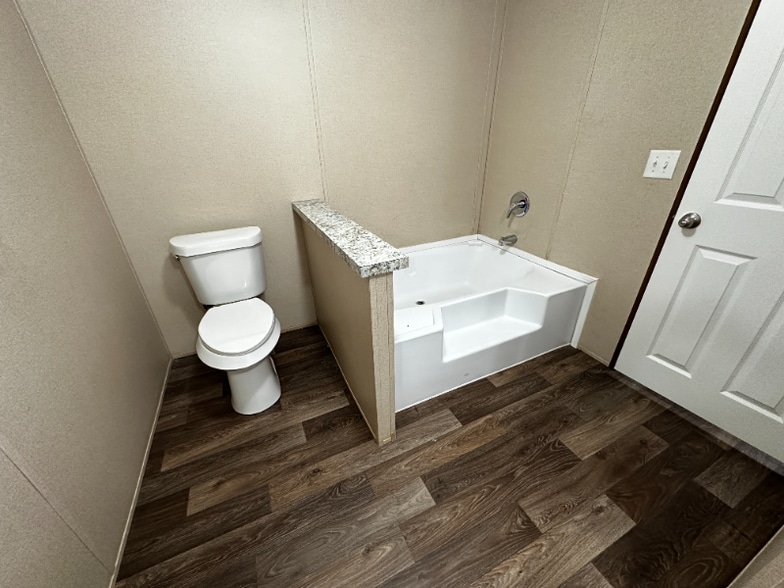 Building Photo - 828 Magnolia St