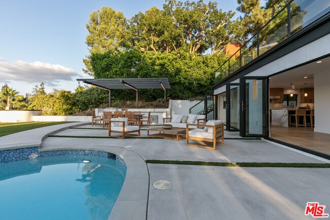 Building Photo - 18101 Green Meadow Dr