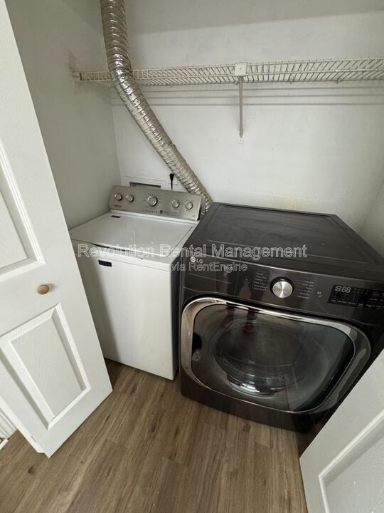 Building Photo - 1305 Sweet Pine Dr