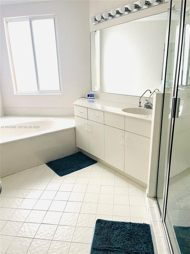 Building Photo - 9875 Fairway Cove Ln