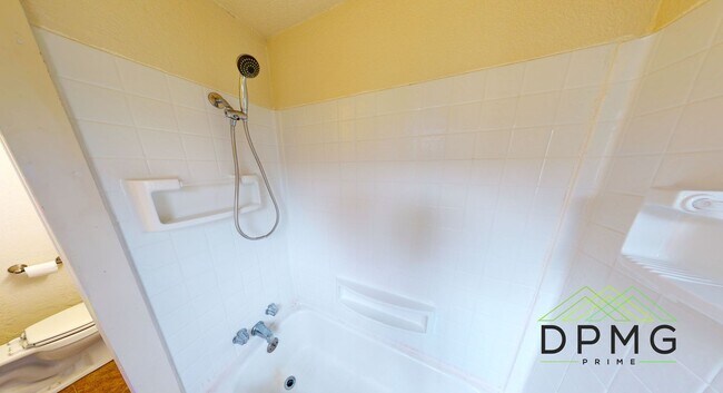 Building Photo - 325 E Hillsdale St