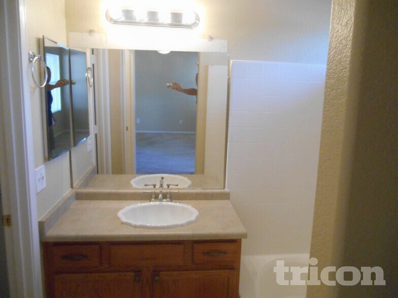 Building Photo - 3628 W Firehawk Dr